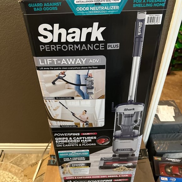 Shark Performance Plus Lift-Away Upright Vacuum with Odor Neutralizer UV900 NEW - Picture 1 of 3